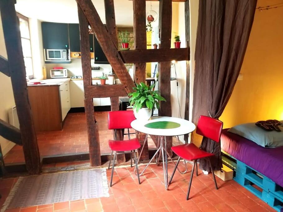 Cosy Apartment By The Magical Marais De بورج المظهر الخارجي الصورة